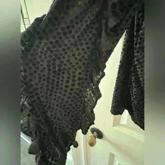 Avec Les Filles Ruffle Long Sleeve Top ~ Black ~ Medium ~ NWT! - Picture 4 of 12